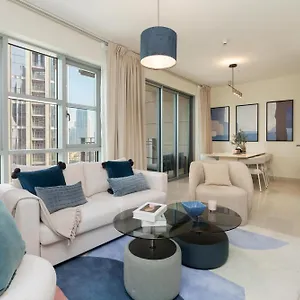 Burj Khalifa Views / 5 Min Walk From Mall / Opera / Upgraded / Designer Choice / 8 People / The Location شقة